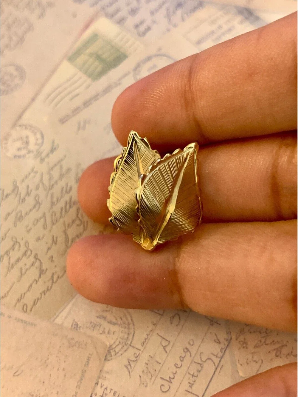 Vintage Signed Giovanni Gold Leaf Clip Earrings - Elegant Vintage Jewelry